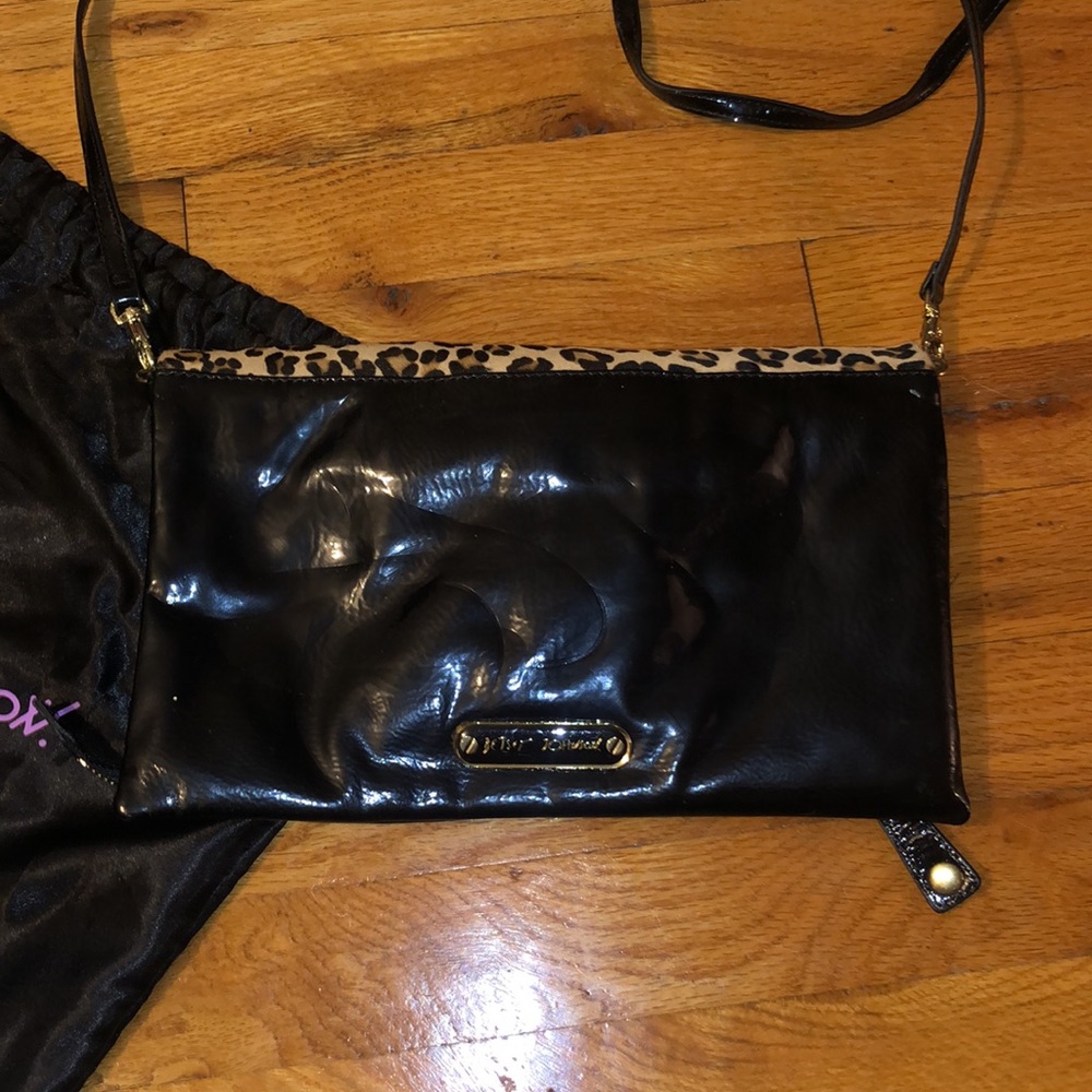 Vintage Betsey Johnson Leopard Crossbody Bag With Gold Chain Heart - Picture 6 of 9